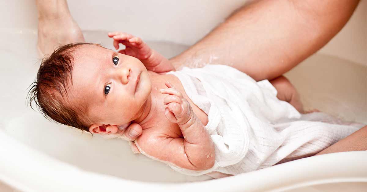 Bambo Nature Schwangerschaftskalender – Woche 30: Wie badet man ein Neugeborenes?