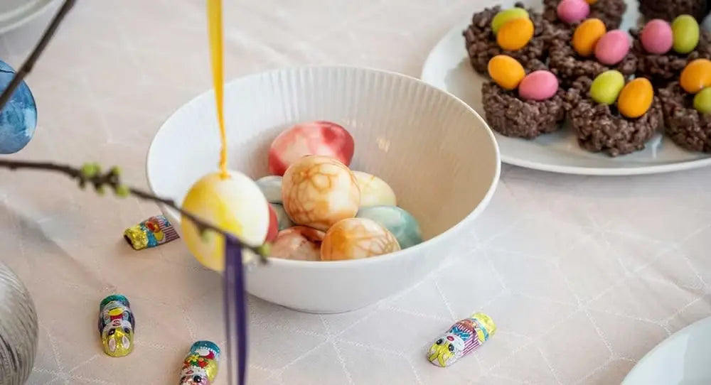Wie man bunte Ostereier herstellt